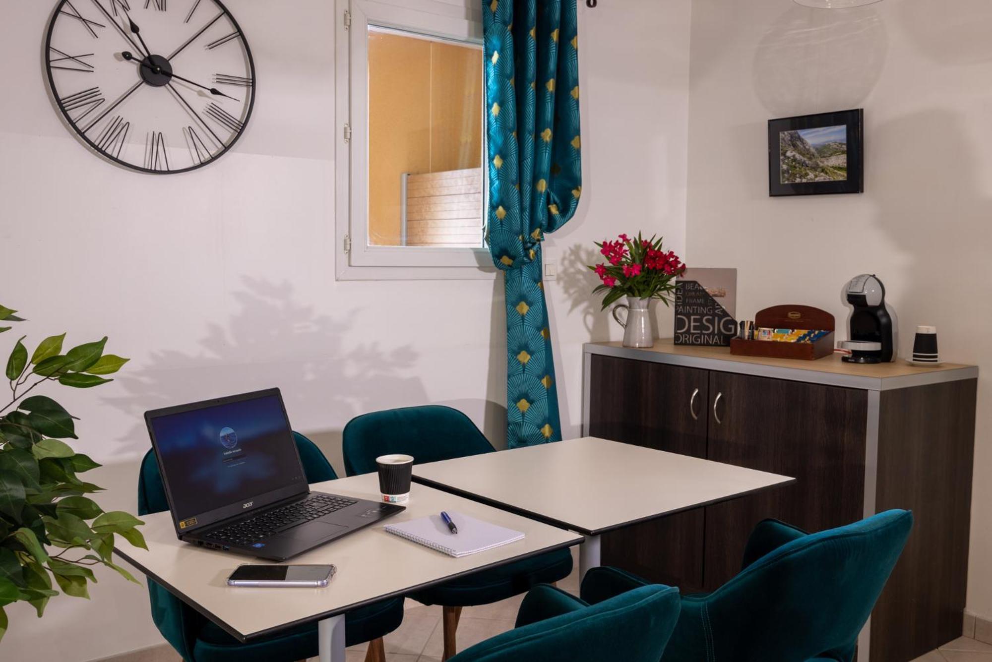 Hotel The Originals City, Cote Sud, Marseille Est 3*