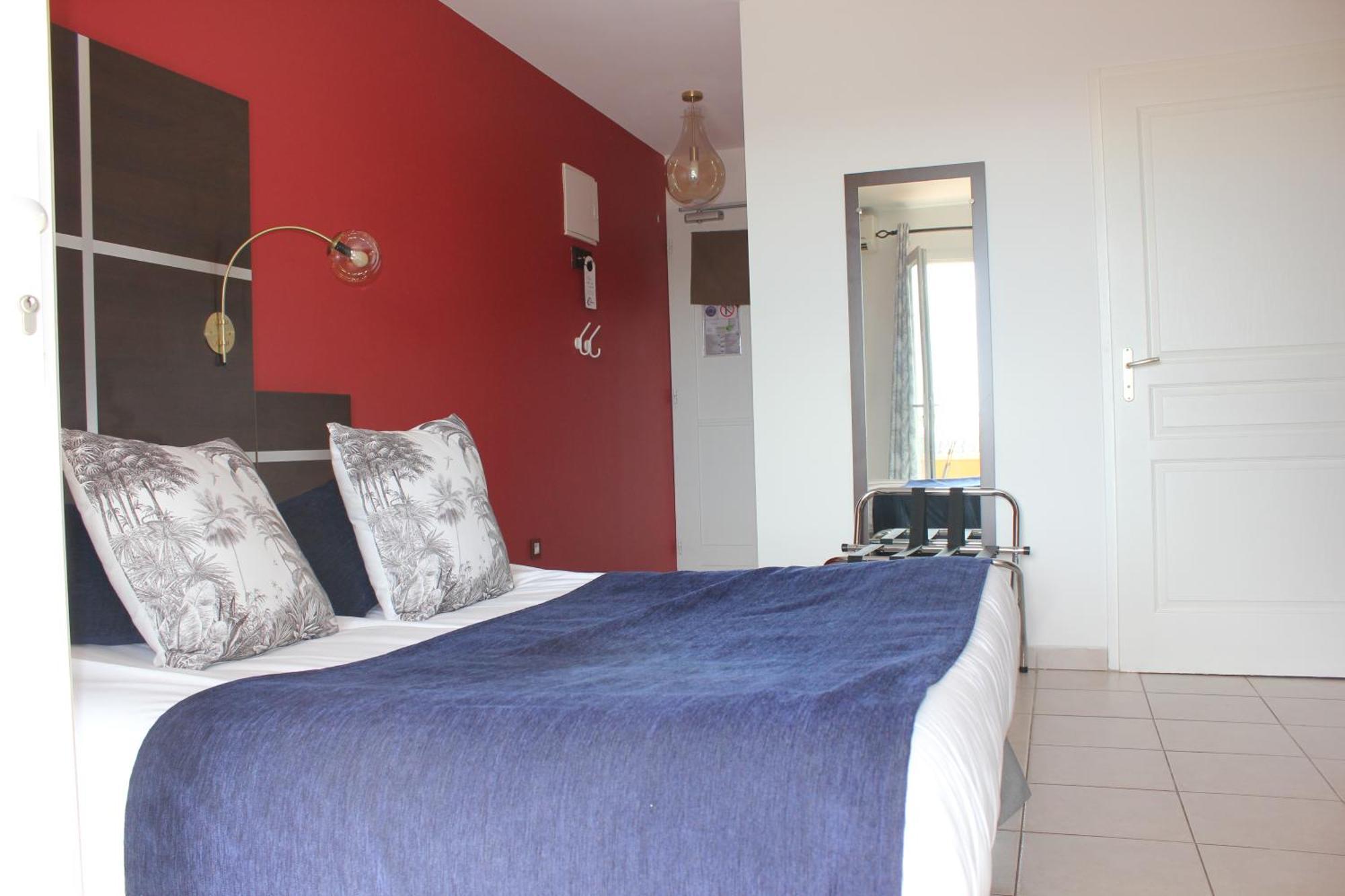 Hotel The Originals City, Cote Sud, Marseille Est