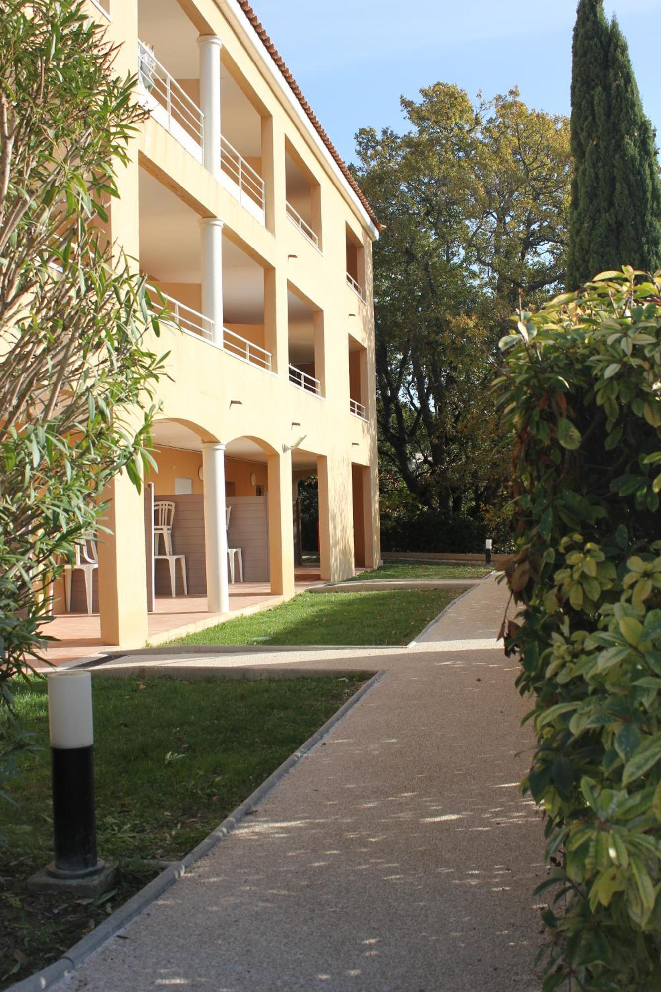 Hotel The Originals City, Cote Sud, Marseille Est 3*