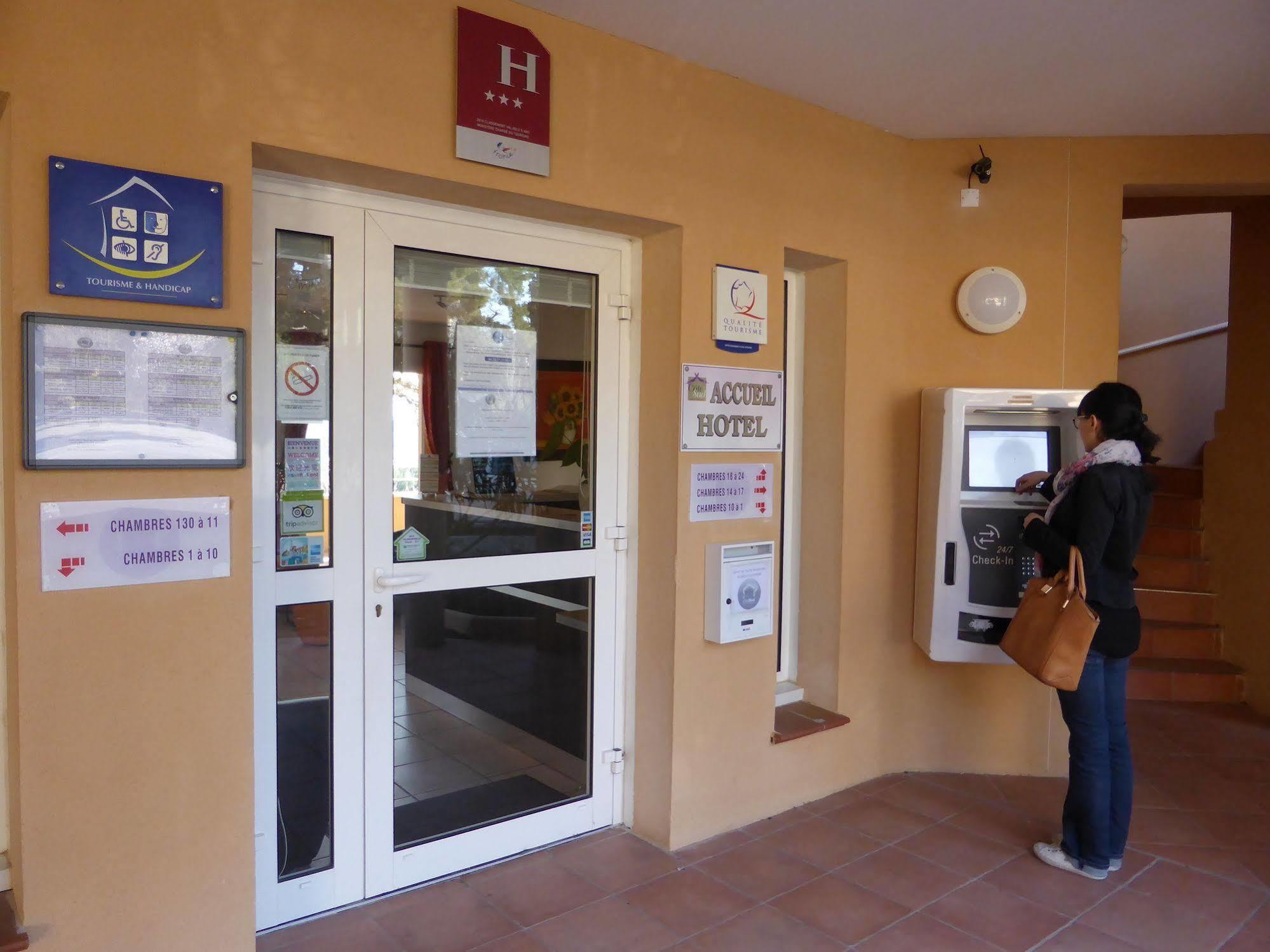Hotel The Originals City, Cote Sud, Marseille Est 3*